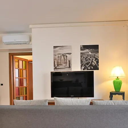 Casa Garibaldi Con Terrazzo E Parking, Mare 1 Min *