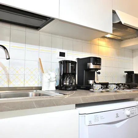 Apartment Casa Garibaldi Con Terrazzo E Parking, Mare 1 Min